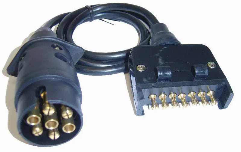 1-Metre Flat 7-Pin To Round 7-Pin Trailer Plug Extension 1